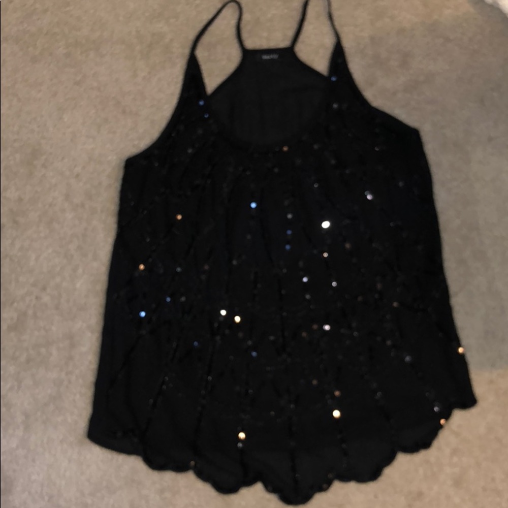 Black scallop hem tank